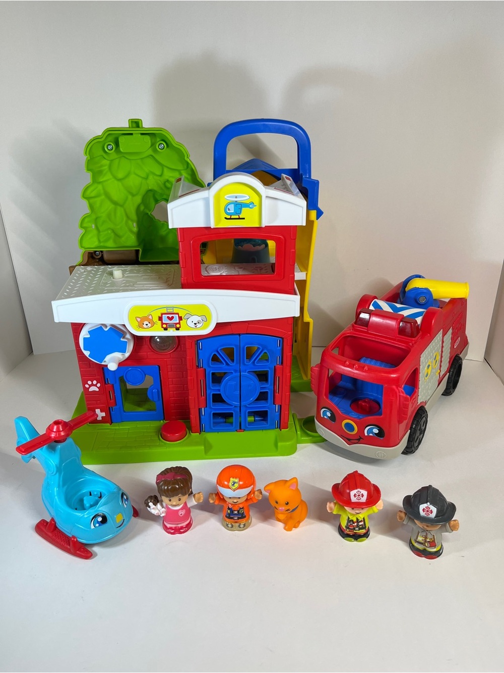 Little People Animal Rescue Adoption Center Vet Playset Fire Truck Helicopter
